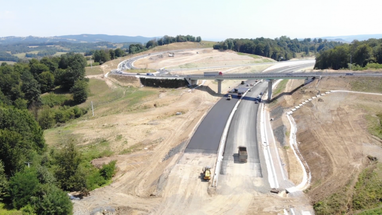 Imagini noi de pe loturile 3 și 4 ale tronsonului de autostradă Lugoj – Deva