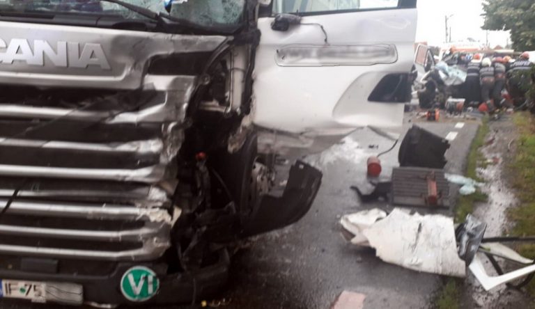 Doi morți și șapte răniți în urma unui accident petrecut în Bihor