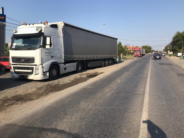 Șoferi de TIR, amendați pe bandă rulantă, la Timișoara