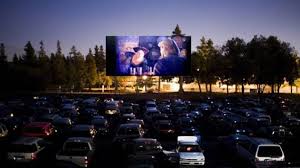 Cinema în aer liber, din mașină, în Dumbăvița