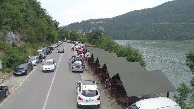 Mizerie și degradare pe Clisura Dunării.  Sârbii, în schimb, ne dau lecții de civilizație