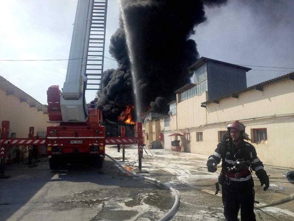 Explozie la o fabrică de vopsele din Vâlcea/ Mesaj Ro-Alert: Oamenii, avertizaţi să nu se expună la fum