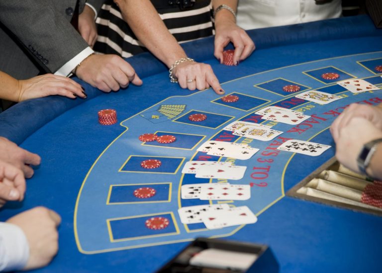 Blackjack – un joc al minții. Sfaturi despre cum poate fi bătută casa