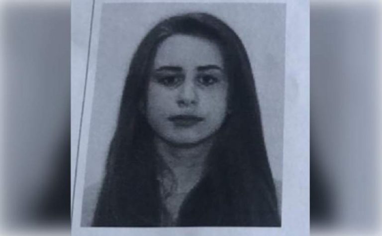 Andreea este de negăsit de mai bine de 48 de ore. Mama copilei de 15 ani este disperată
