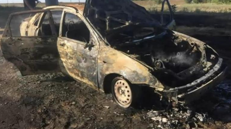Un tânăr și-a dat foc în mașină din cauza tatălui: M-a distrus mental! (VIDEO)