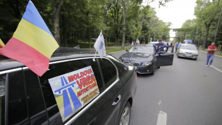 Avertisment pentru guvernanţi. În drum spre mitingul din 10 august, şoferii vor să blocheze șoseaua care leagă Moldova de Capitală