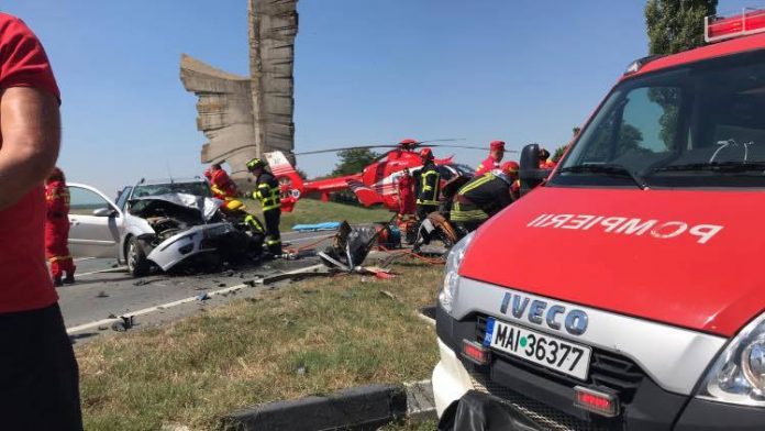 Patru victime, dintre care trei încarcerate, în urma unui accident la Păuliș. A fost solicitat elicopterul SMURD