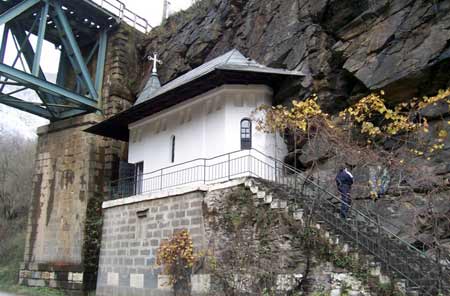 Atenție șoferi! DN 6, închis circulației în zona mănăstirii Piatra Scrisă