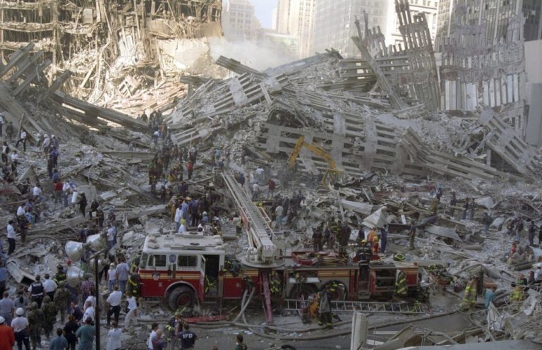 Fotografii nemaivăzute cu dezastrul provocat de atacul terorist din 11 septembrie