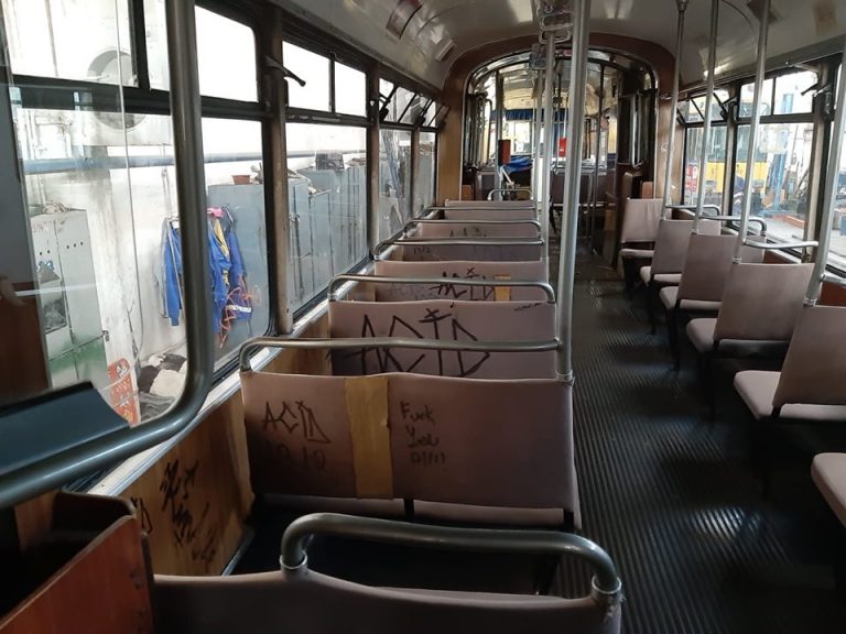 Primăria unui oraș din vestul țării, sătulă de vandalizarea tramvaielor