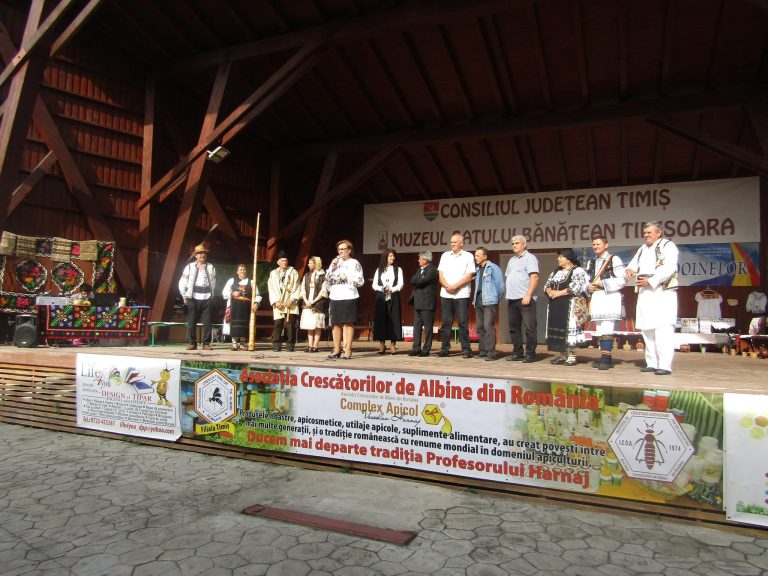 Un sfârşit de săptămână mai dulce la Festivalul Mierii şi al Doinelor