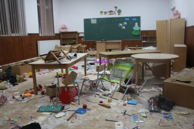 Enervaţi de o jucărie, trei copii au vandalizat şcoala în care învățau FOTO