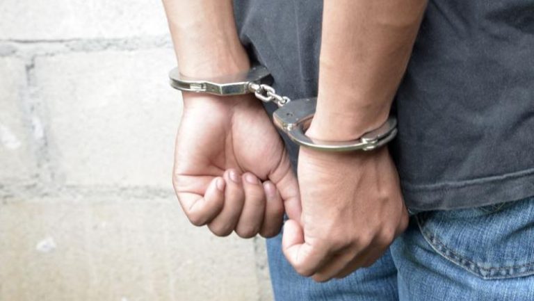 Ce pedeapsă au primit doi tineri care, încercând să înșele un bătrân, au sunat din greșeală la Poliție