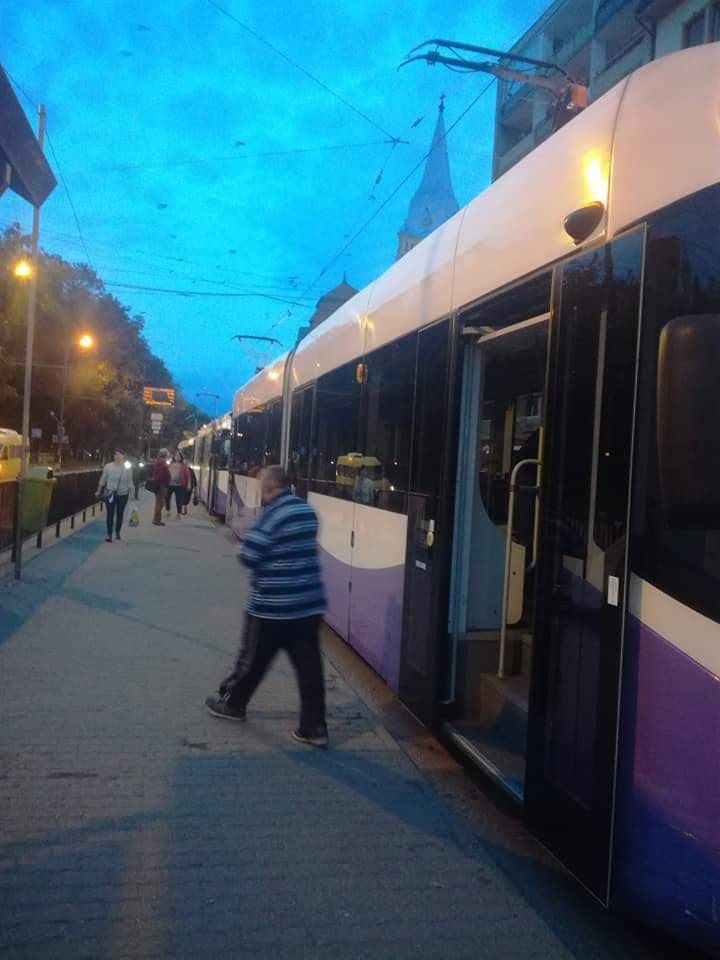 Mesaj ironic pentru STPT pe Facebook, după ce un tramvai Armonia s-a stricat