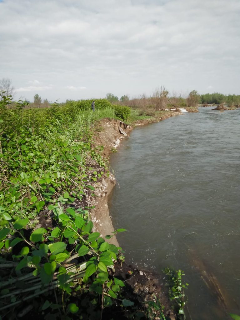 Încep lucrările de consolidare a digurilor și malurilor afectate de inundațiile din primăvară 2019