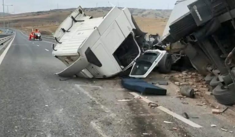Accident grav pe autostrada Sebeș – Turda. Cabina unui TIR s-a rupt de remorcă VIDEO