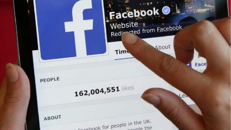 Datele personale a peste 400 de milioane de utilizatori Facebook au fost furate
