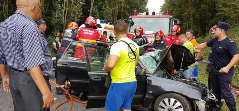 Accident violent, cu doi răniți, în Caraș-Severin