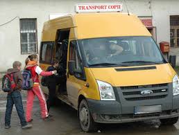 Fata de 11 din Gura Șuții se întorcea pe jos de la școală când a fost răpită de olandez. Microbuzul școlar era folosit pentru deplasările echipei locale de fotbal