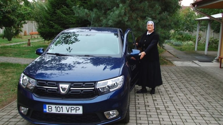 Bolnavii Centrului de Îngrijiri Paleative vor circula cu Papamobilul VIDEO