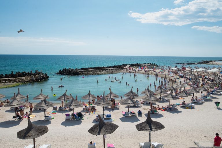 Valoarea voucherelor de vacanță crește la 2.000 de lei. Condiția pentru a beneficia de ele