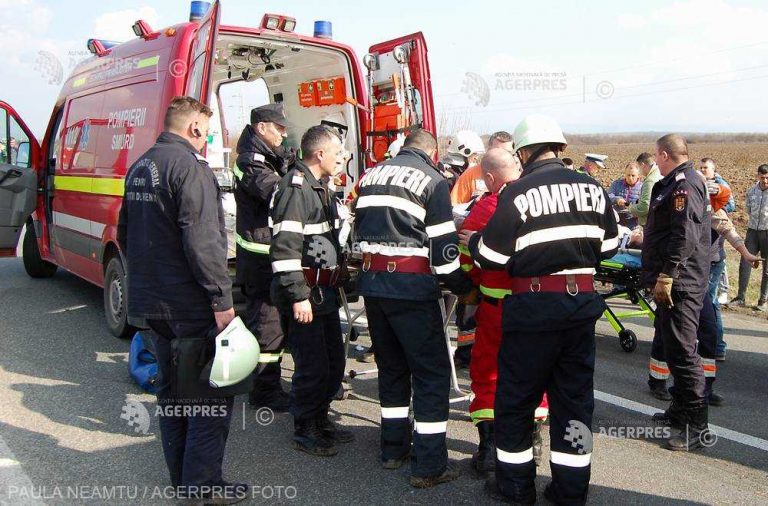 Grav accident: un autoturism a intrat īntr-un tractor. Tractoristul era băut