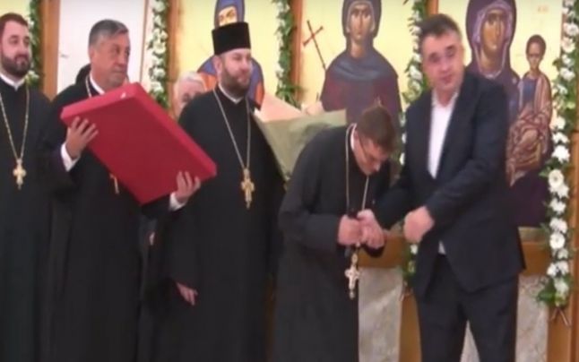 „Vrednic este!” Preoții i-au cântat lui Marian Oprișan