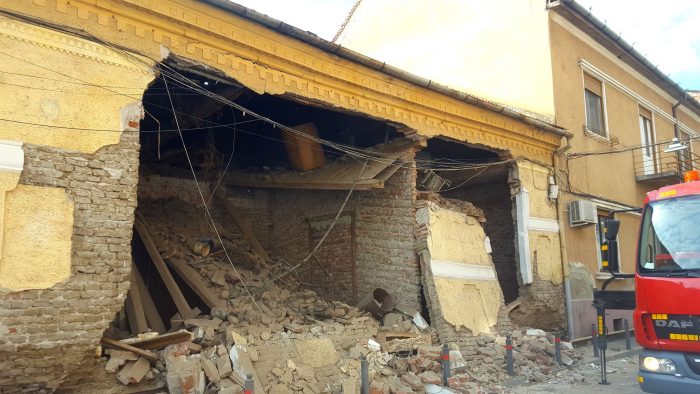 O clădire din centrul istoric al Aradului s-a prăbușit