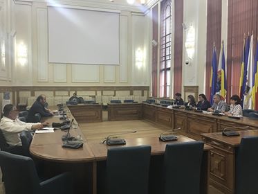 Dezinteres total pentru dezbaterile publice. Două persoane au discutat eventualitatea îndatorării primăriei