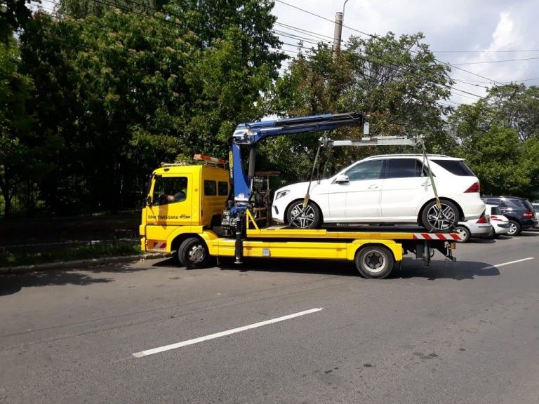 Zeci de șoferi s-au trezit fără mașini, la Timișoara, după ce au parcat la întâmplare