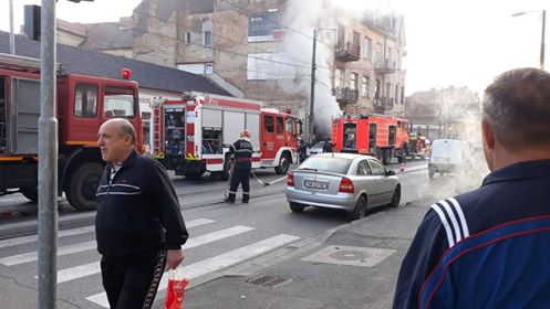 Un magazin de îmbrăcăminte din Piața Traian a luat foc