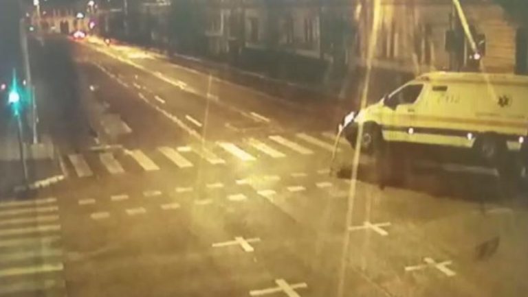 Șase persoane, grav rănite după ce o ambulanță s-a răsturnat / VIDEO