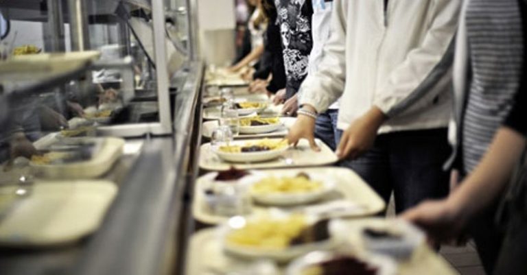 Carne expirată, descoperită în cantina unei şcoli