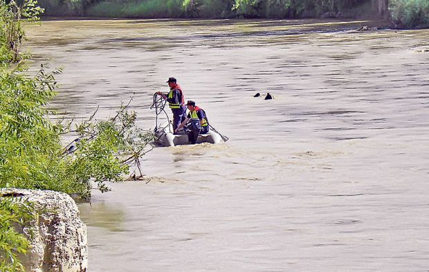 Alertă în Arad! Un bărbat este căutat în Râul Mureș. UPDATE. Bărbatul s-a înecat