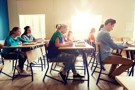 Vești bune pentru elevi. Primesc bani de liceu