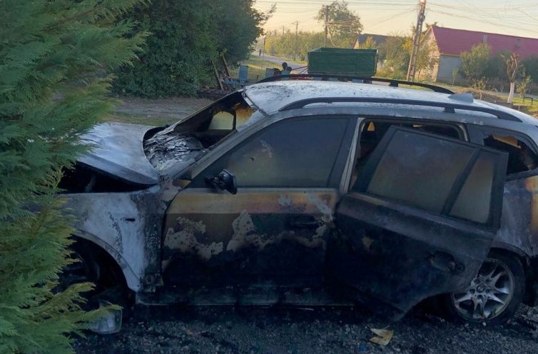 Mașina adjunctului inspectorului șef al IPJ Arad, incendiată