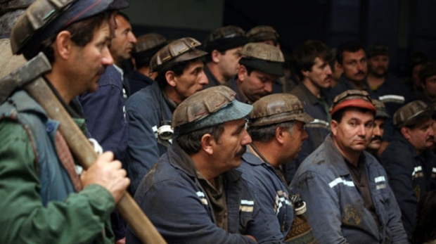 Protest spontan al minerilor de la Paroşeni şi Uricani; oamenii s-au blocat în subteran