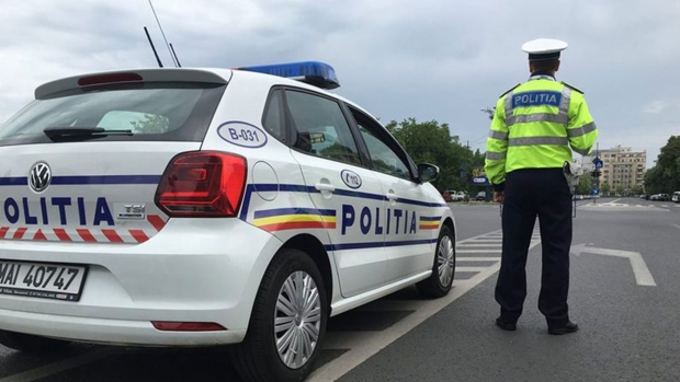 Polițist luat pe capotă de un adolescent de 15 ani aflat la volanul unei mașini furate