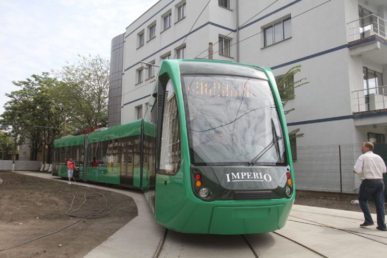 20 de tramvaie fabricate la Arad, achiziționate de o altă primărie din vestul țării
