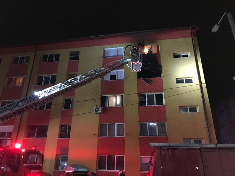 Zeci de persoane evacuate dintr-un bloc din Timișoara