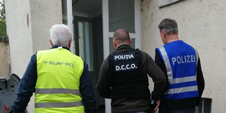 Percheziții în Timiș, la traficanții de migranți