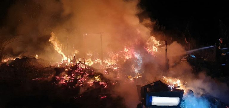 O persoană a murit, la Timișoara, după ce un adăpost improvizat a luat foc