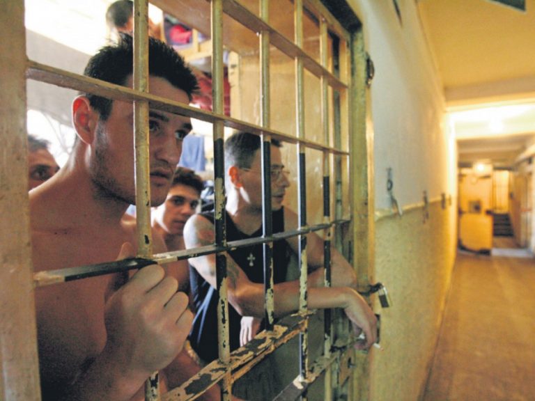 Peste 500 de condamnați eliberați în urma recursului compensatoriu au comis noi crime, violuri și tâlharii