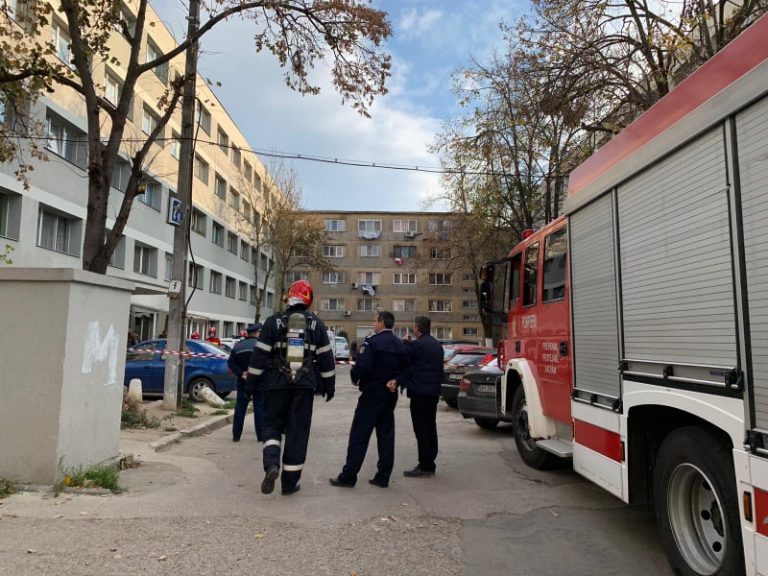 Polițiștii implicați în cazul intoxicărilor de pe strada Miorița, la analize la spital