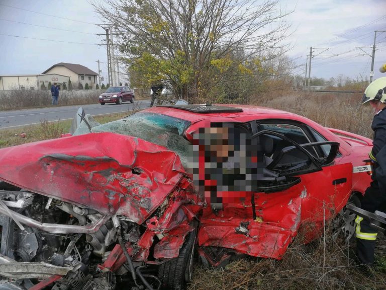 Update: Una dintre victimele încarcerate în urma accidentului din Arad a murit la spital