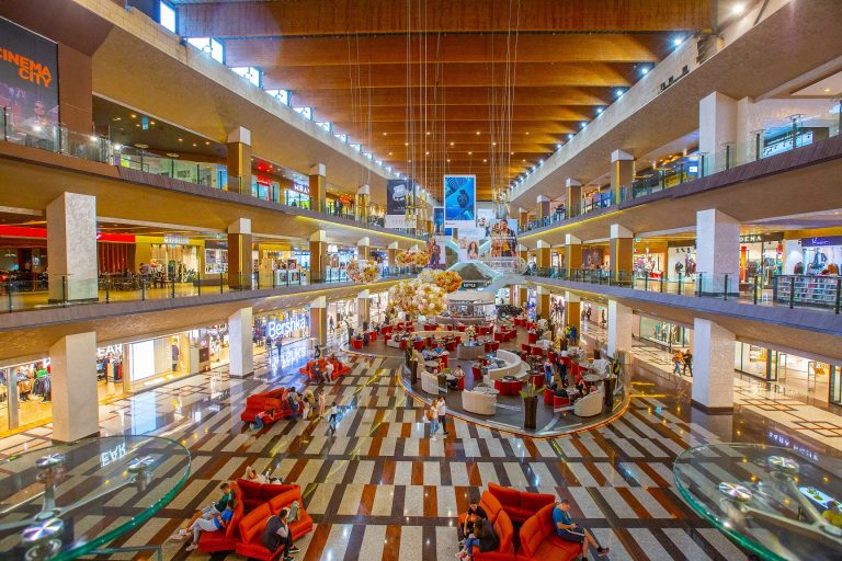 La Iulius Town Timișoara te bucuri de Black Sale, cu promoții de până la 80%, timp de două săptămâni!