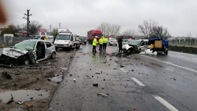 Accident cu patru mașini: mai mulți morți și răniți