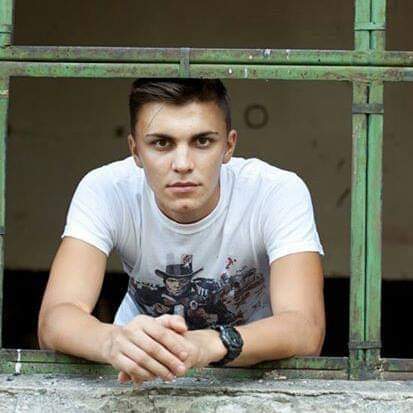 Un român a murit în Italia, aruncat din maşina condusă de prietenul său