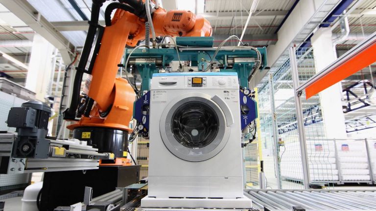 Lovitură de teatru. Grupul german Bosch a decis să nu mai facă fabrica de maşini de spălat din vestul țării