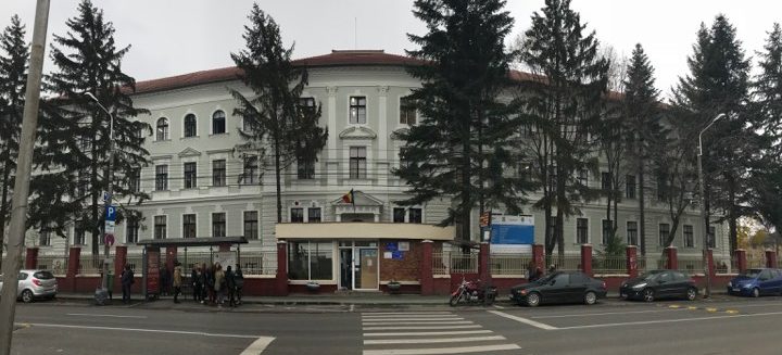 Apel la 112 | Un elev din Timișoara s-a ales cu nasul spart la școală